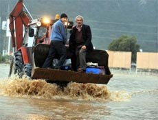 Altınları sel götürdü