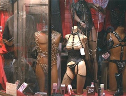 O sex shop kapanmamış taşınmış