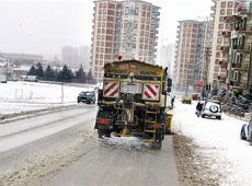 Ankarada kar ve buz hayatı felç etti